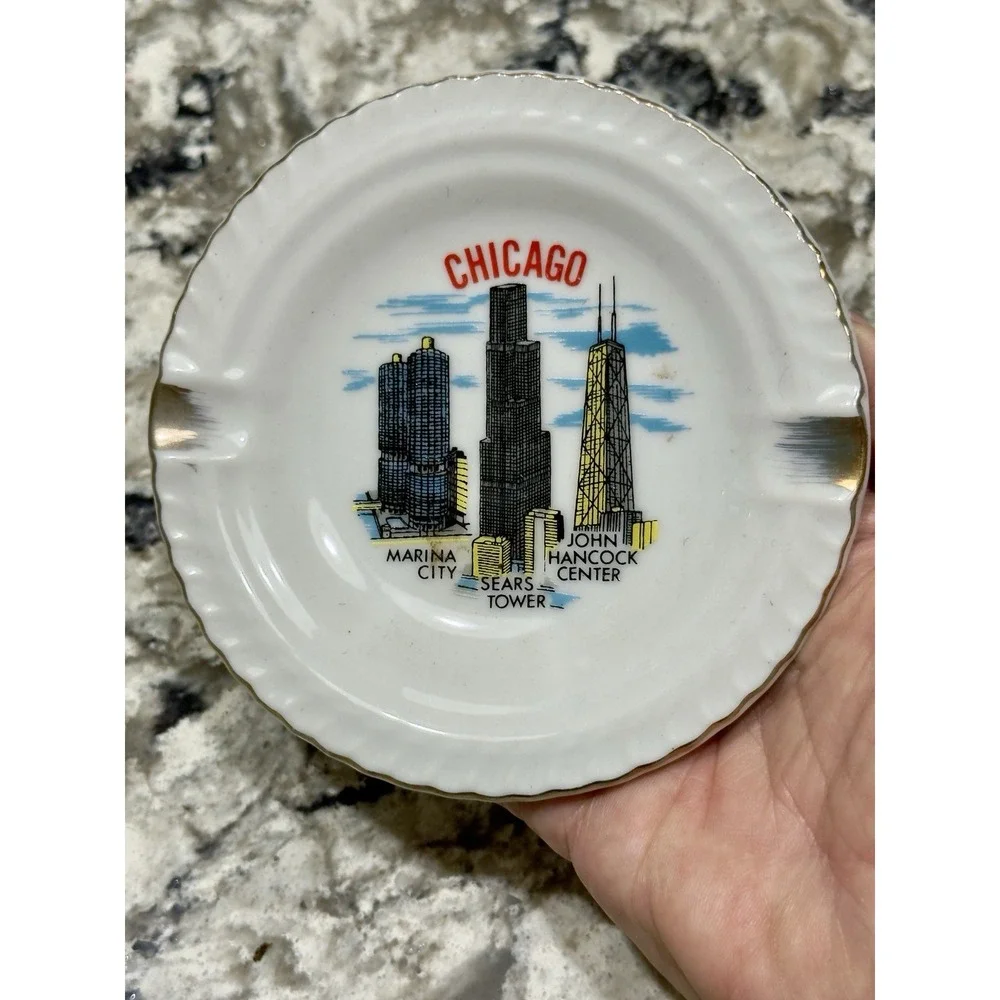 Vintage Chicago Landmark Ashtray Souvenir Travel Gold Trim 4.75
